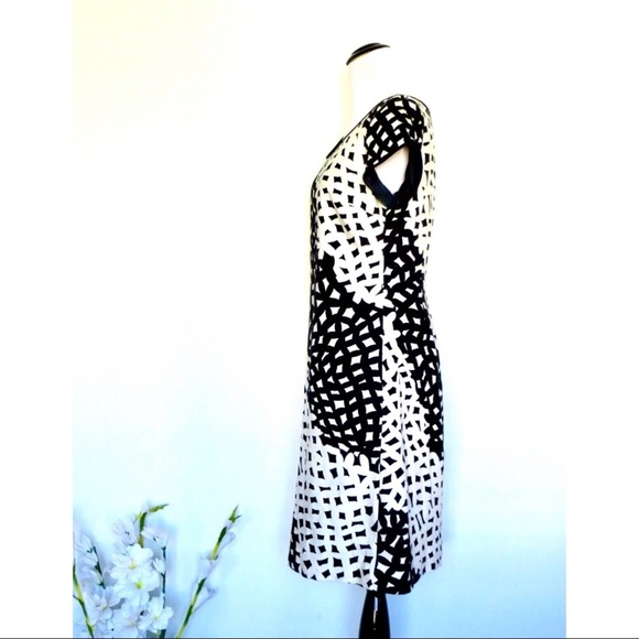 TALBOTS Geometric Print Short Sleeve Sheath Dress Black White SZ 8 - Picture 4 of 6